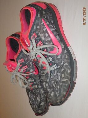 Nike Free TR Connect Women’s Gray Leopard Cheetah Athletic Shoes Pink 7.5